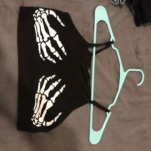 Cropped skull hand top